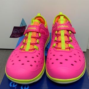 Stride Rite Made2play water shoes